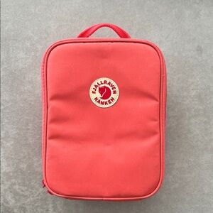 Fjallraven Kånken pink lunch bag